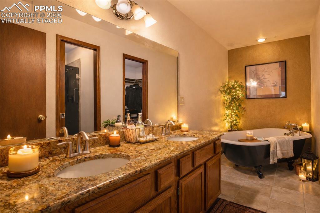 Image 14 of 42: Virtually Staged