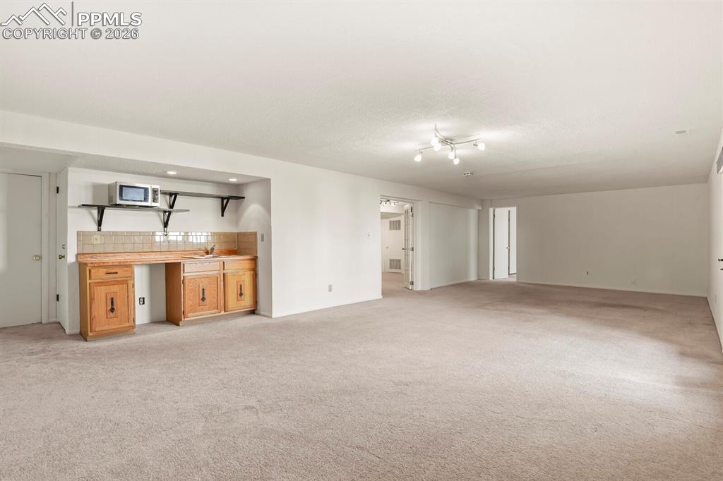 Image 21 of 42: Family Room