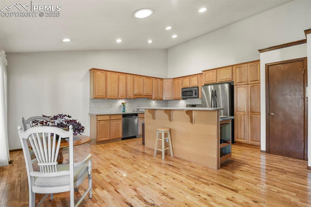 Image 7 of 42: Kitchen