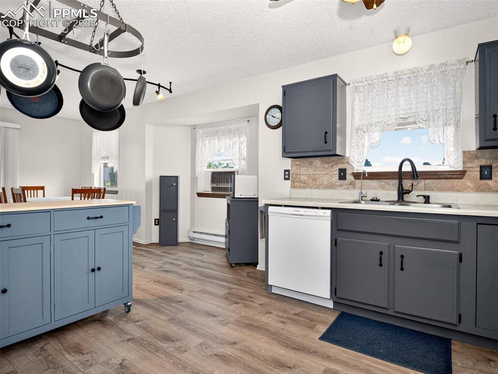 Image 15 of 45: Additional view of the kitchen
