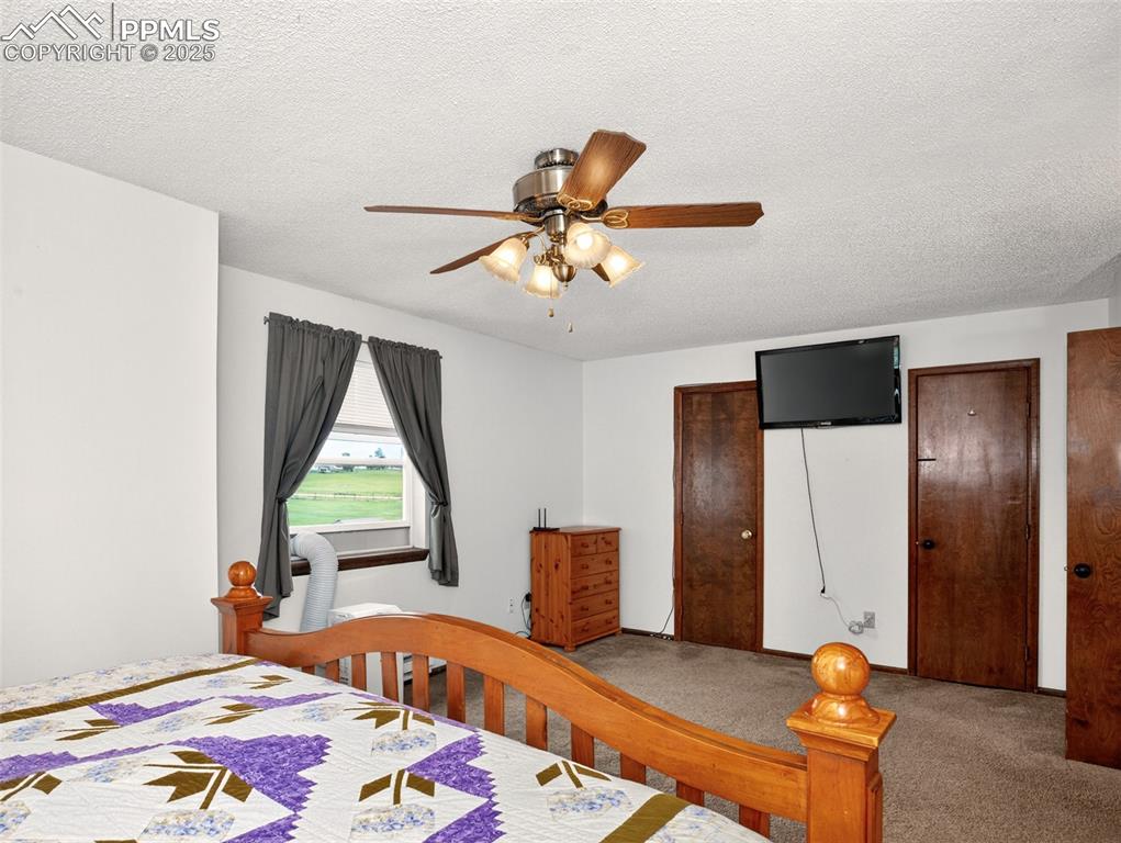Image 17 of 45: Primary bedroom