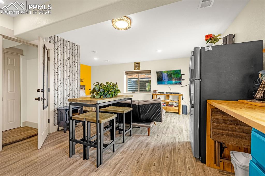 Image 17 of 46: Dining Area