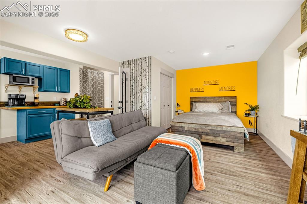 Image 18 of 46: Bedroom