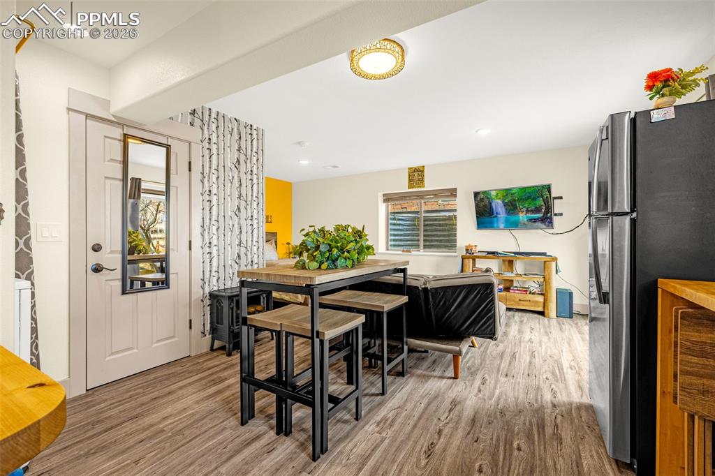 Image 22 of 46: Dining Area