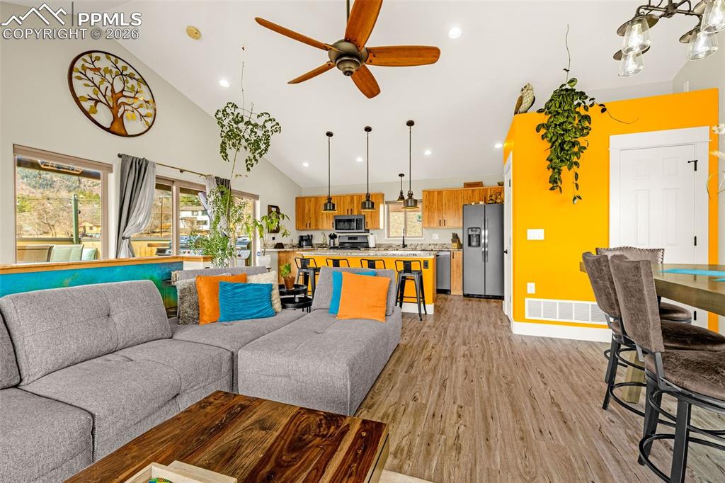 Image 27 of 46: Living Room