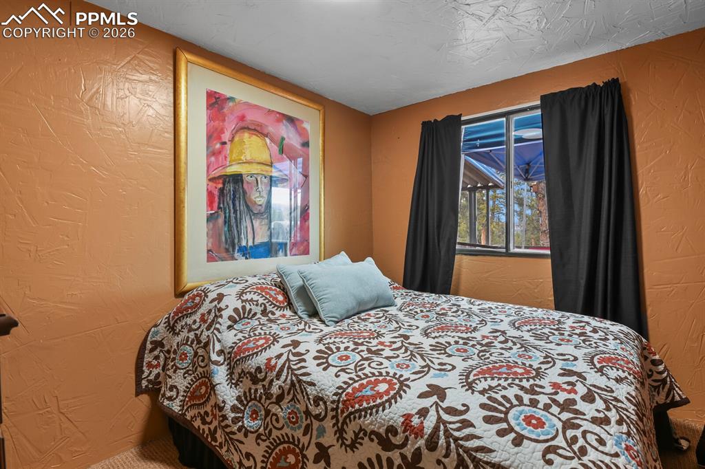 Image 15 of 36: Bedroom