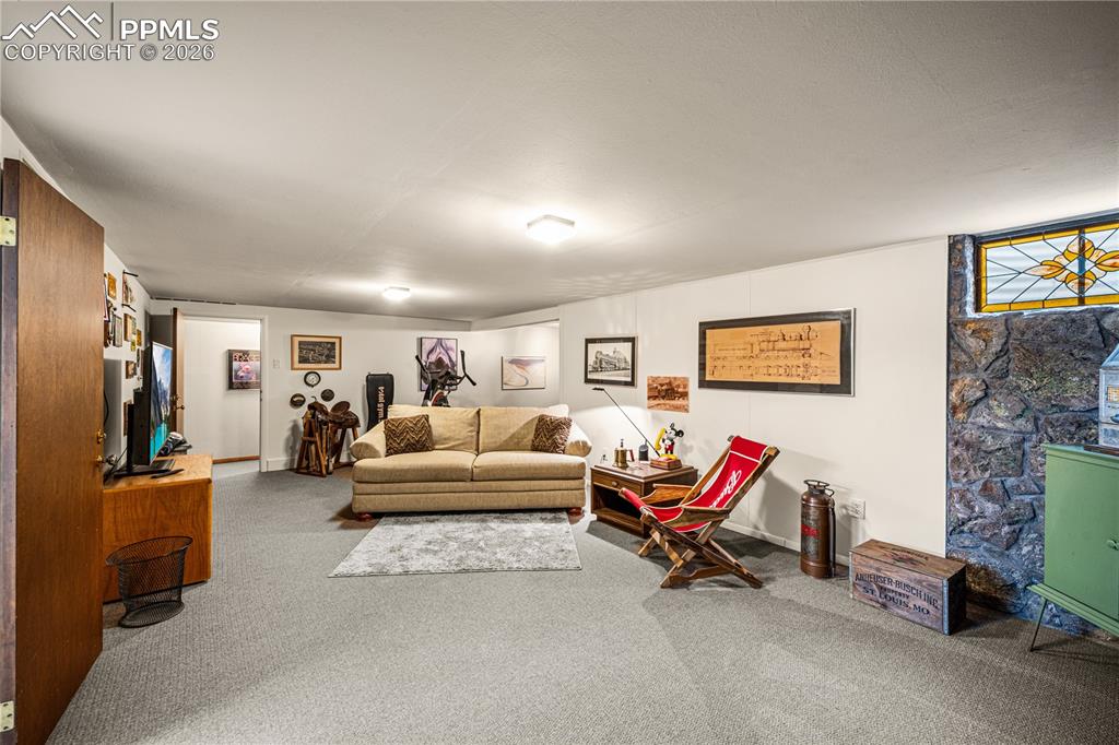 Image 20 of 47: Living Room