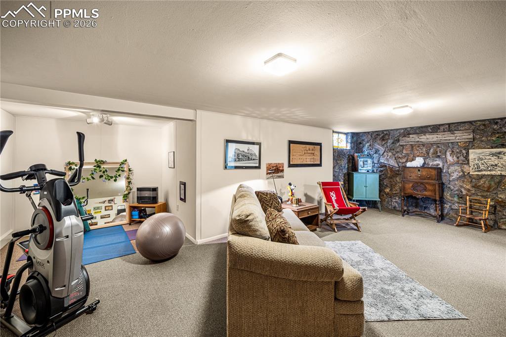 Image 21 of 47: Living Room