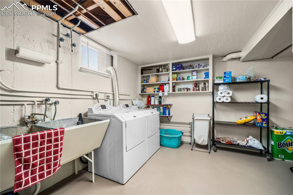 Image 27 of 47: Laundry