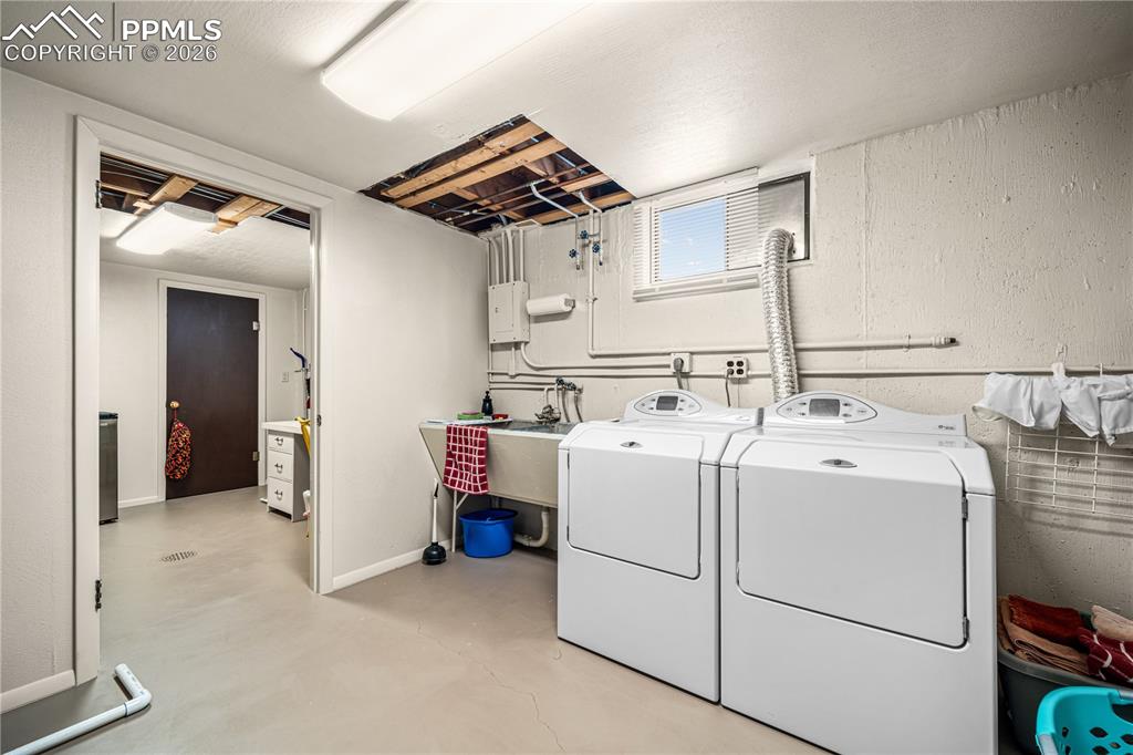 Image 28 of 47: Laundry