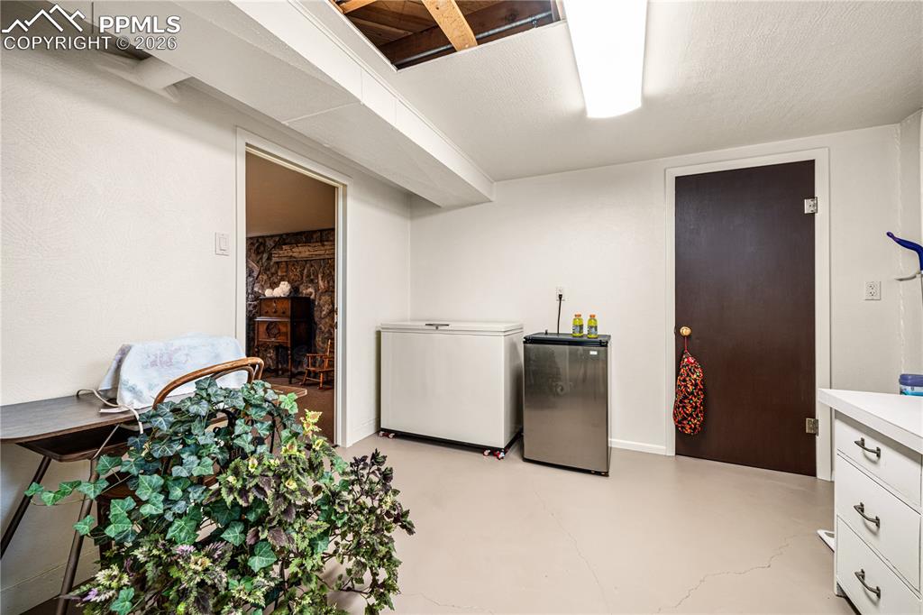 Image 29 of 47: Laundry