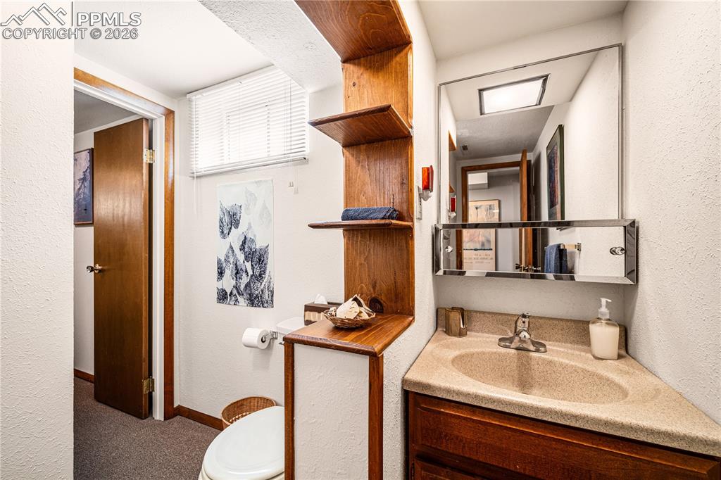 Image 30 of 47: Bathroom