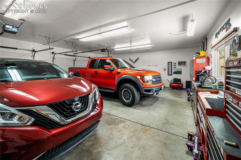 Image 33 of 47: Garage