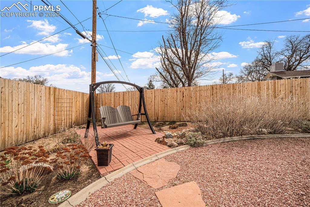 Image 40 of 47: Patio