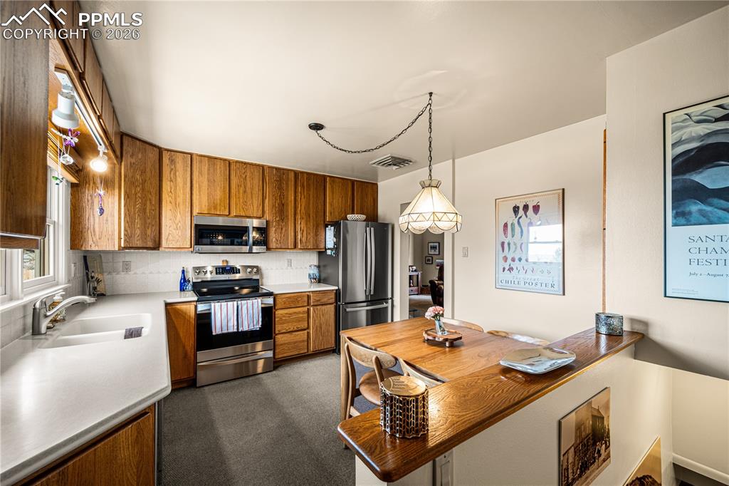 Image 8 of 47: Kitchen