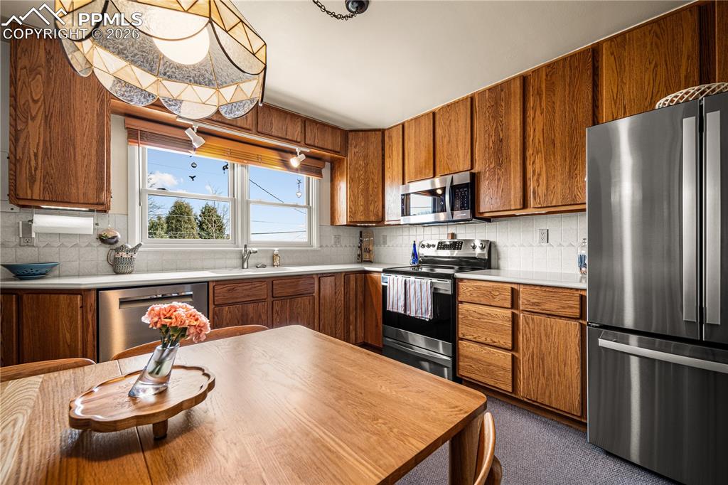 Image 9 of 47: Kitchen