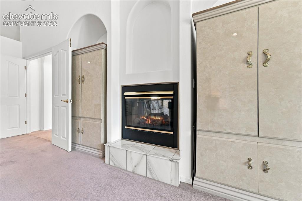 Image 14 of 42: Gas log fireplace I