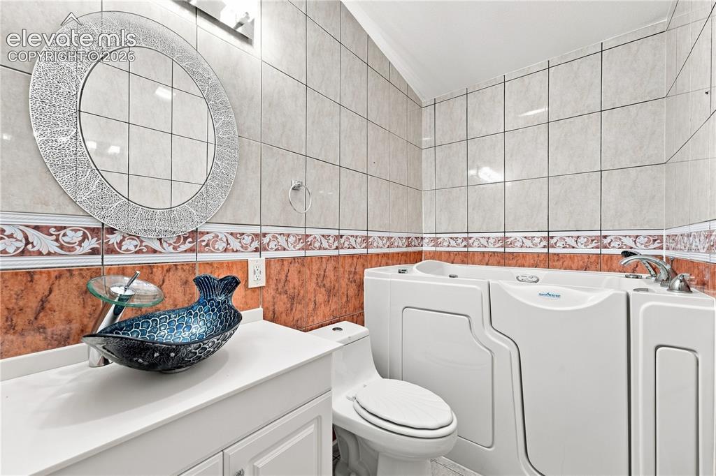Image 19 of 42: Second bathroom in Master suite