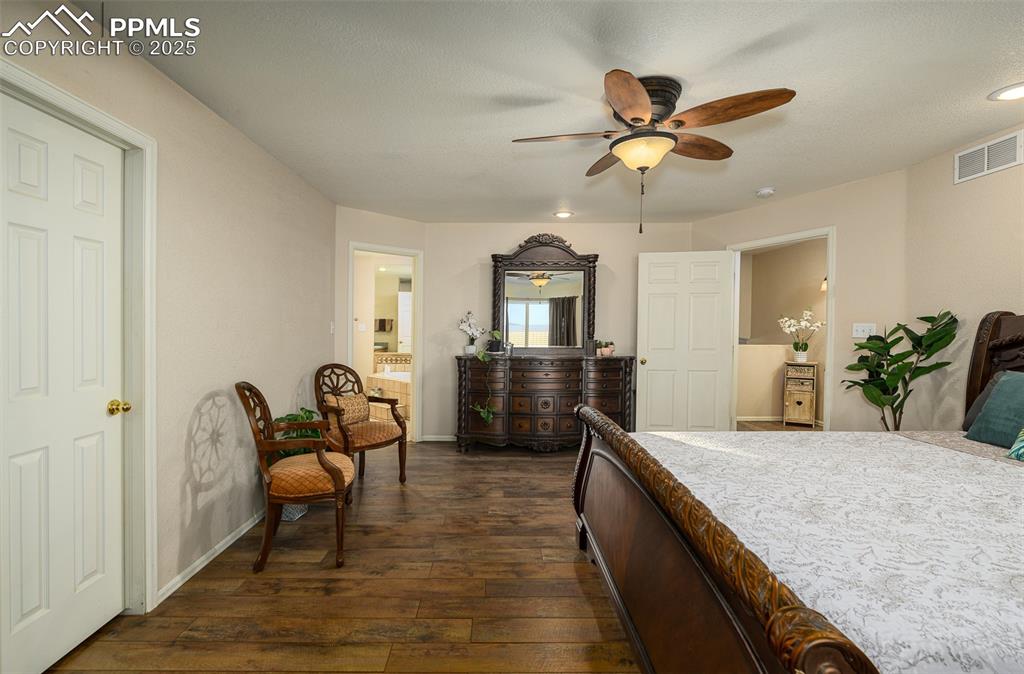 Image 12 of 44: Bedroom