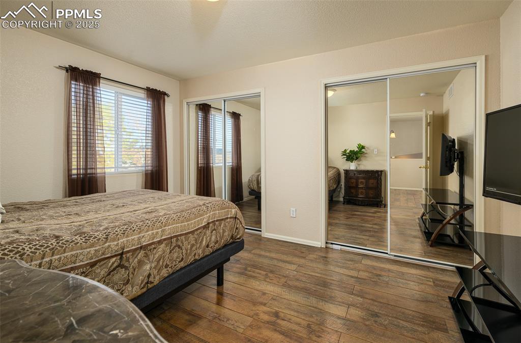 Image 15 of 44: Bedroom