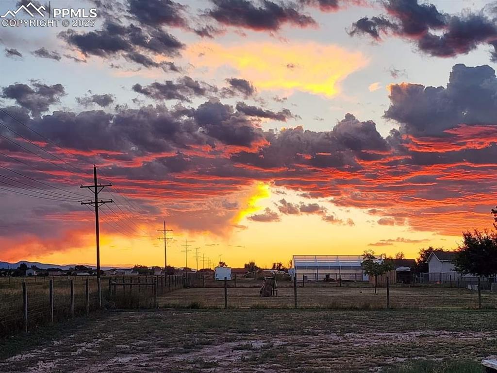 Image 28 of 44: Yard