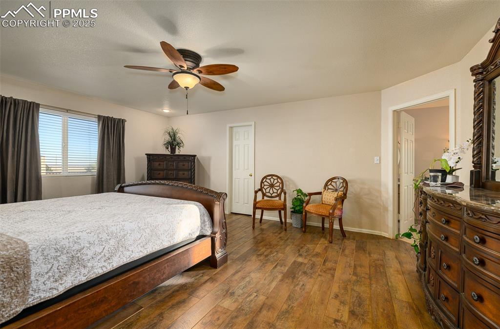 Image 9 of 44: Bedroom