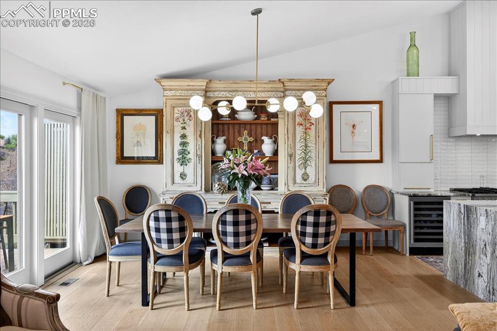 Image 6 of 50: Dining Area