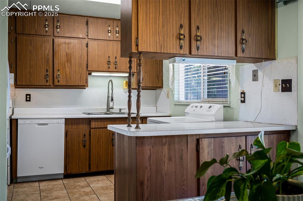 Image 14 of 45: Kitchen