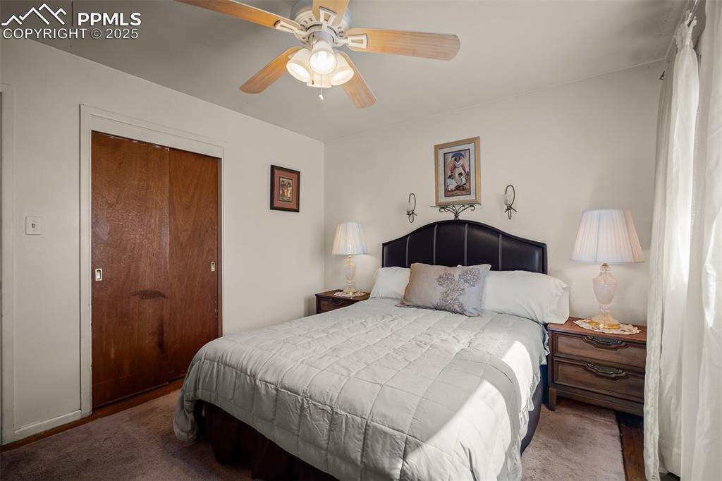 Image 24 of 45: Bedroom