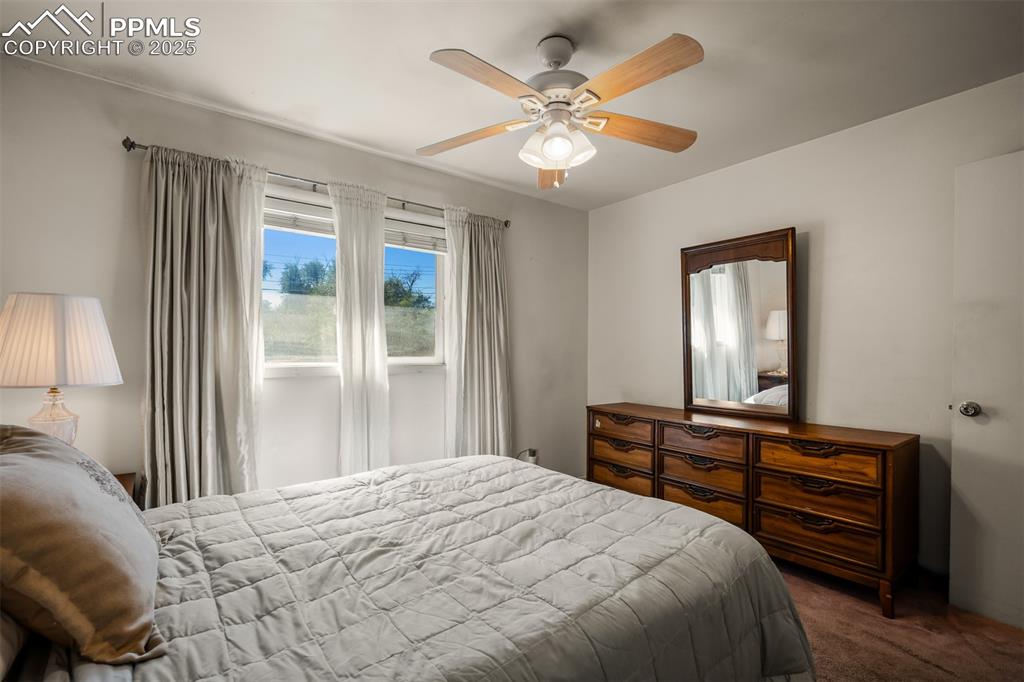 Image 25 of 45: Bedroom