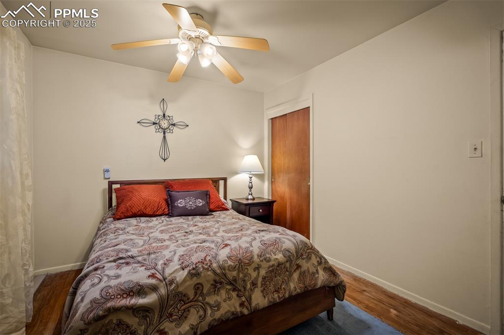 Image 28 of 45: Bedroom