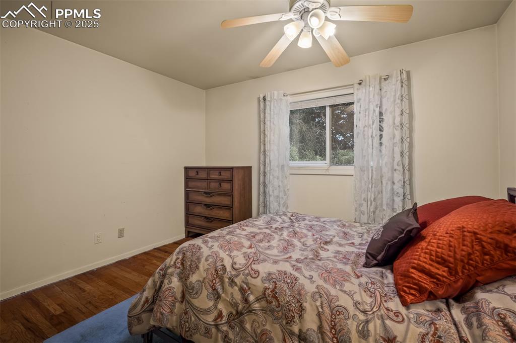 Image 29 of 45: Bedroom