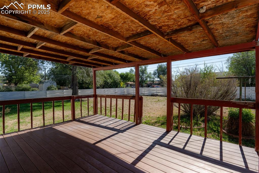 Image 35 of 45: Deck