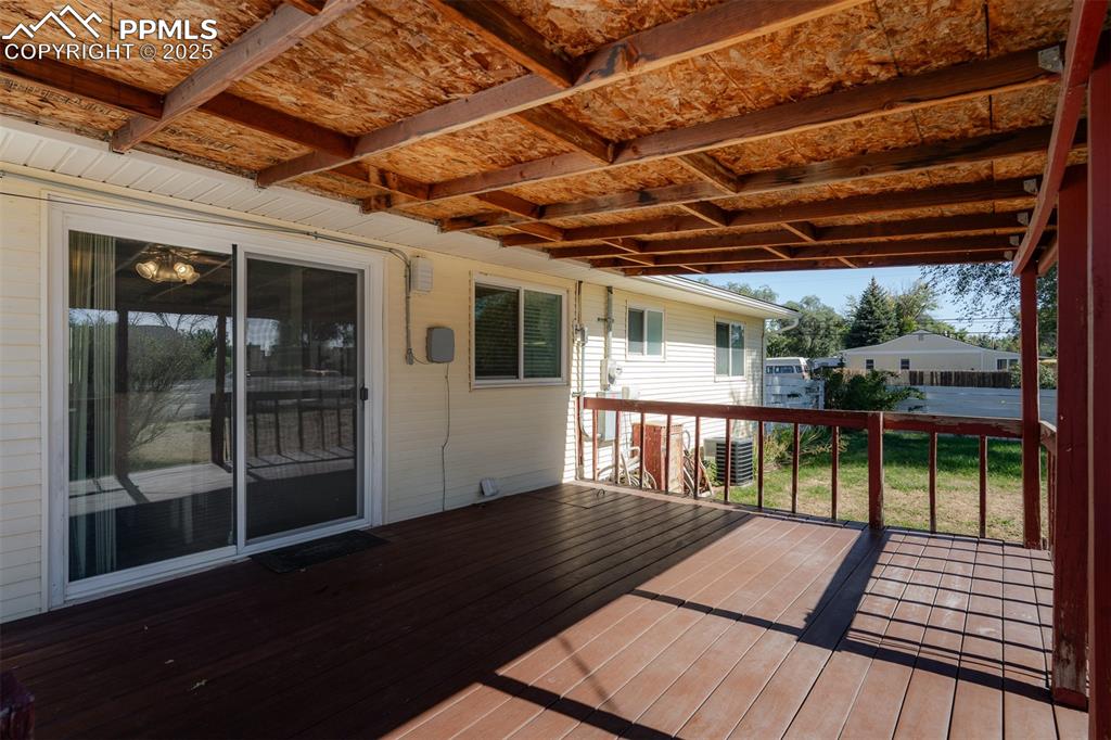 Image 37 of 45: Deck