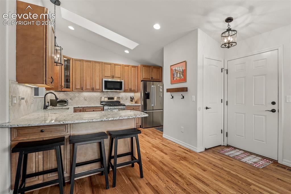 Image 10 of 47: Kitchen