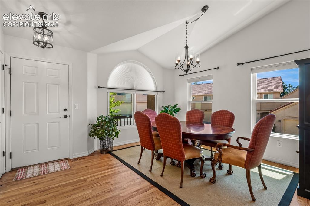 Image 11 of 47: Dining Area