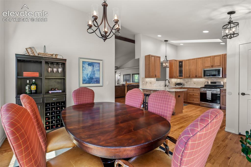 Image 13 of 47: Dining Area
