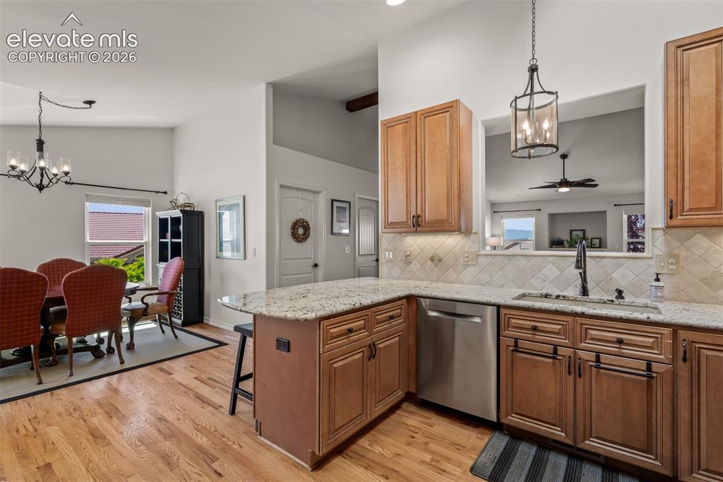 Image 15 of 47: Kitchen