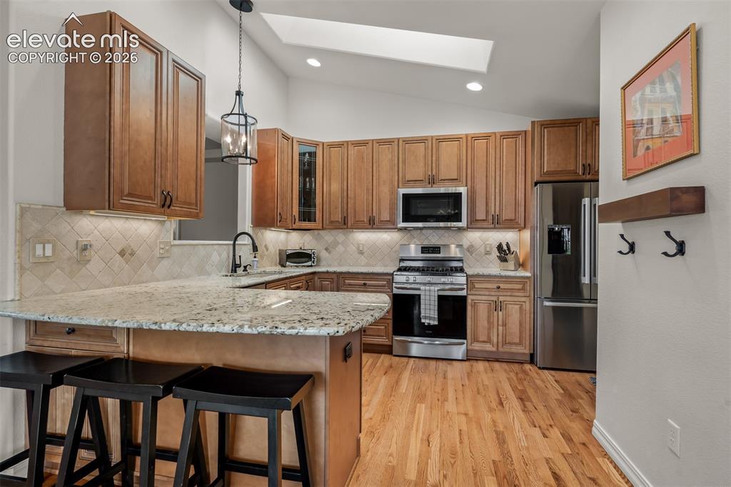 Image 16 of 47: Kitchen