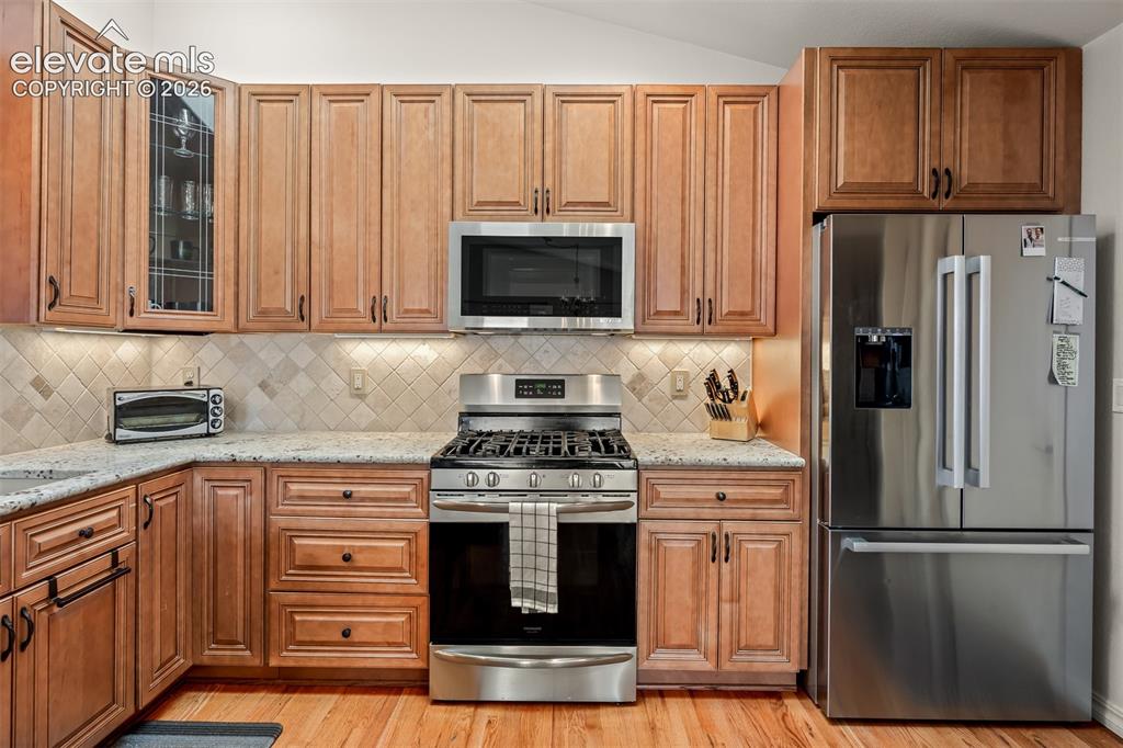 Image 18 of 47: Kitchen