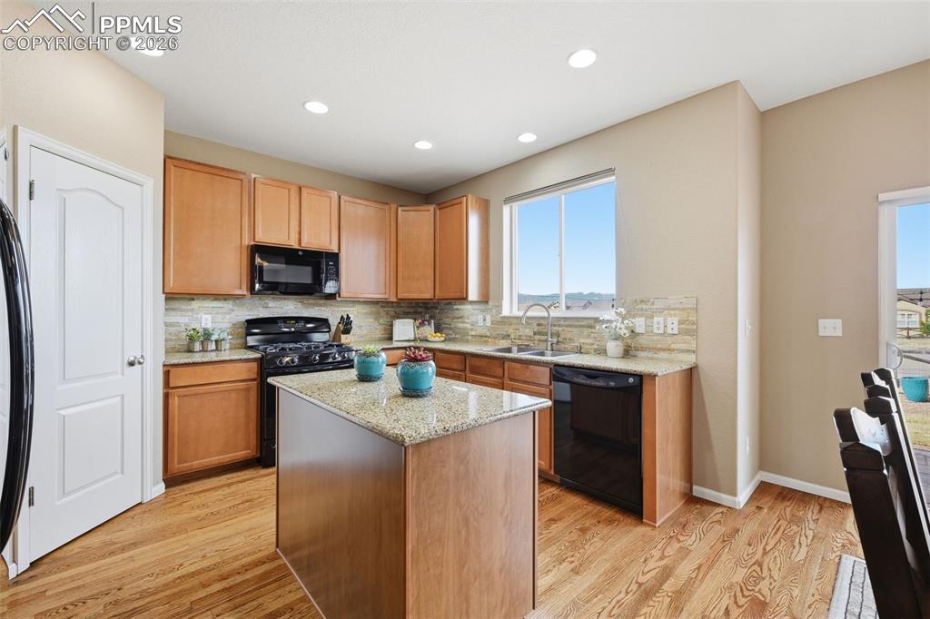 Image 12 of 38: Kitchen