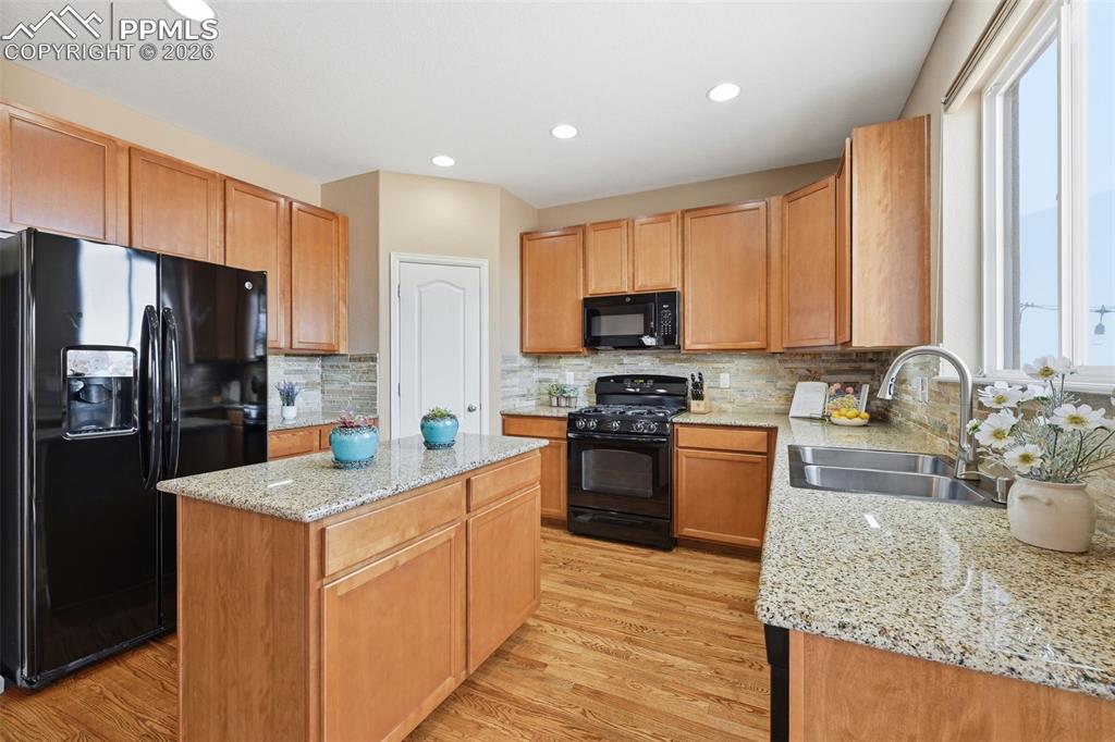 Image 13 of 38: Kitchen