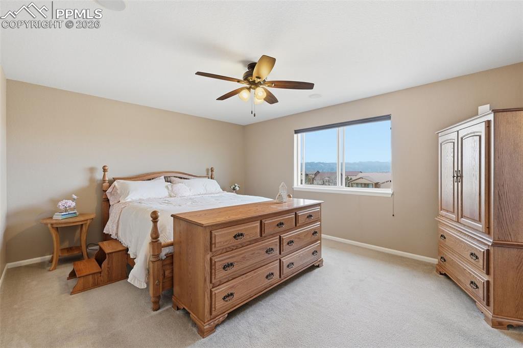 Image 18 of 38: Bedroom