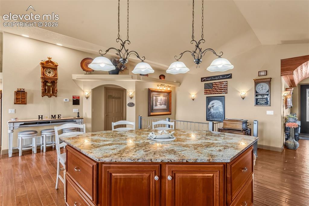 Image 14 of 50: Kitchen