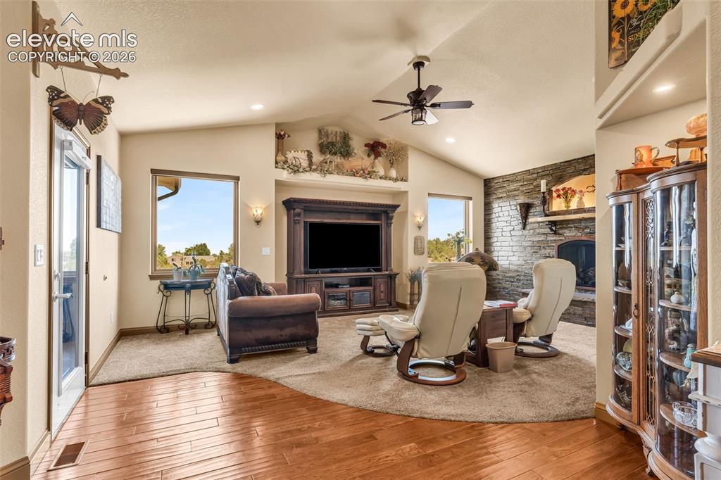 Image 16 of 50: Living Room