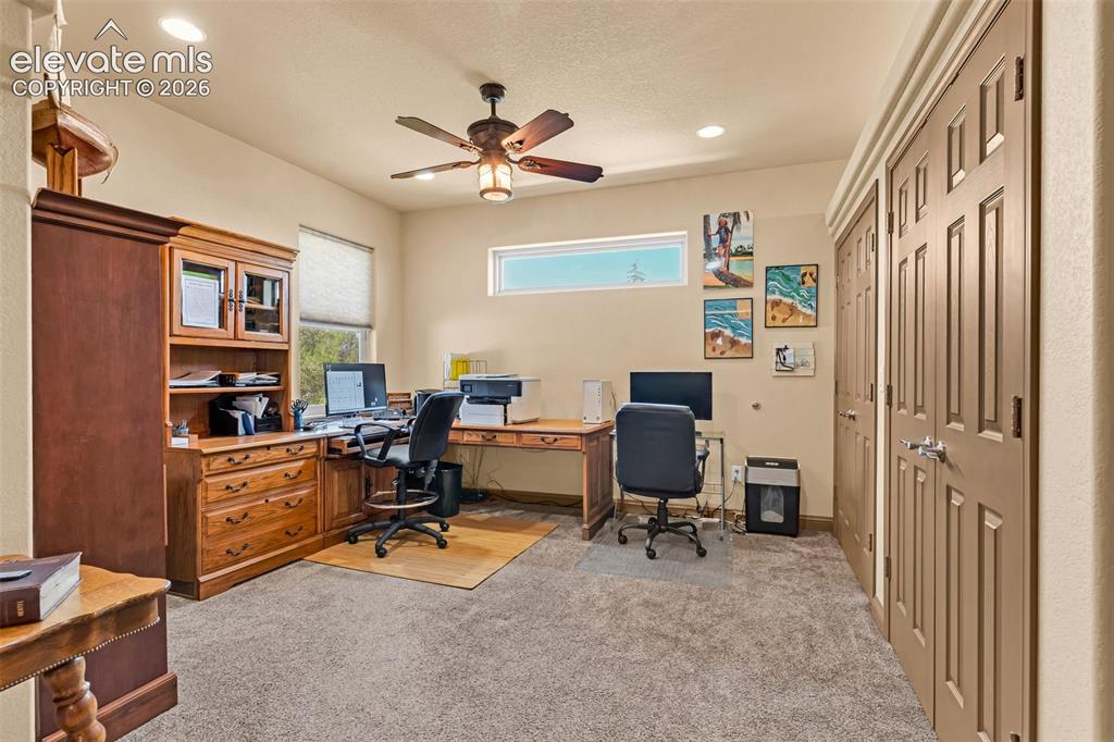 Image 19 of 50: Office