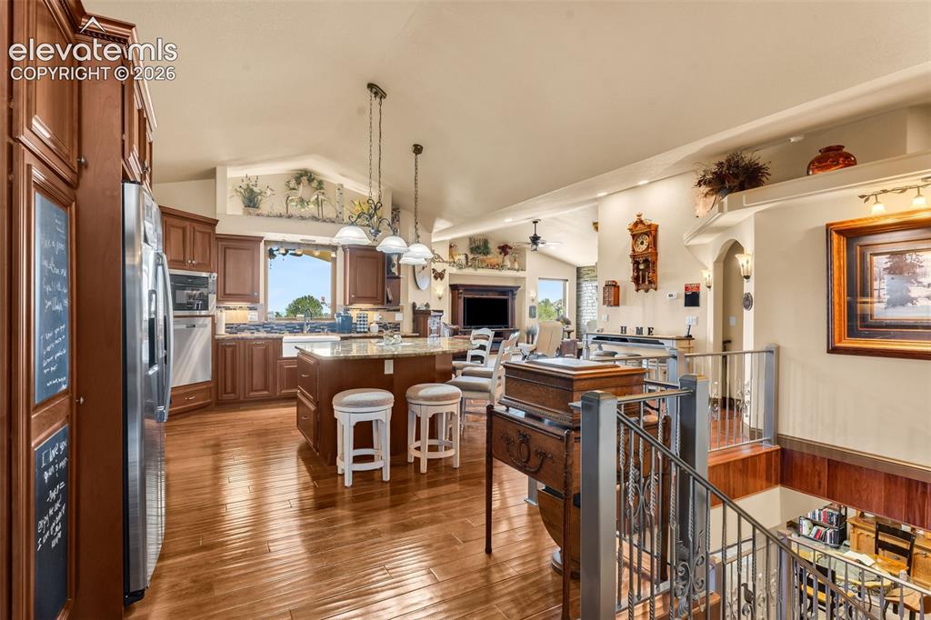 Image 8 of 50: Kitchen