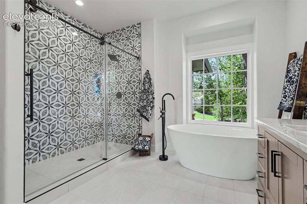 Image 15 of 33: Bathroom