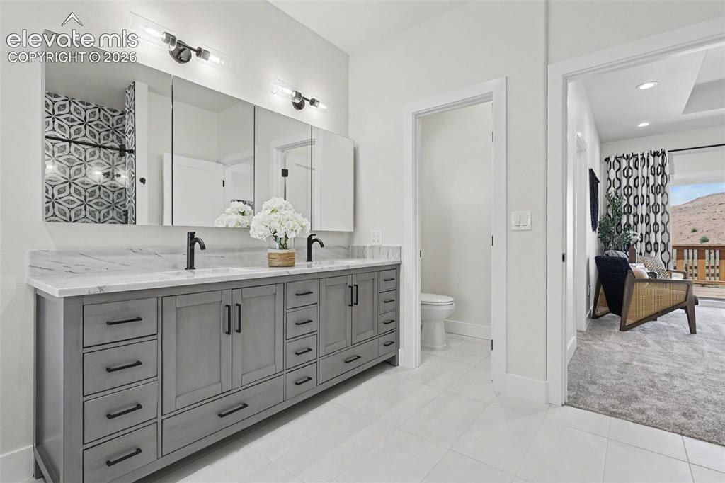 Image 17 of 33: Bathroom