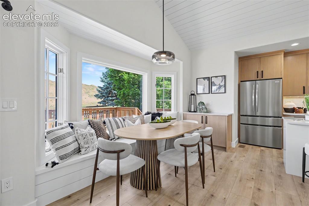 Image 9 of 33: Kitchen
